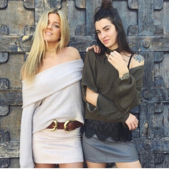 LF Seek the Label Cozy Off Shoulder Cream Long Sleeve Knit Boho Sweater Small - Picture 3 of 11